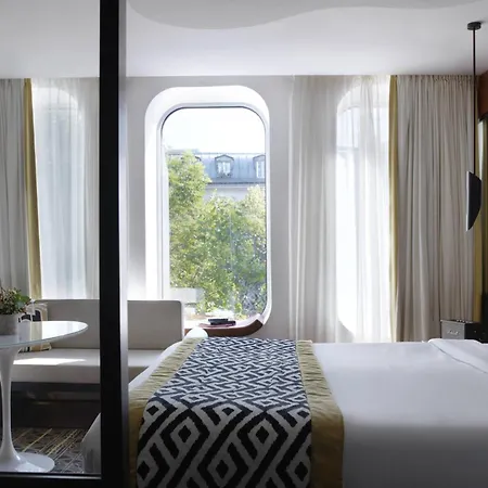 Renaissance Republique & Hotel 5*