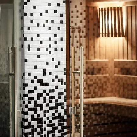 Renaissance Republique & Hotel 5*
