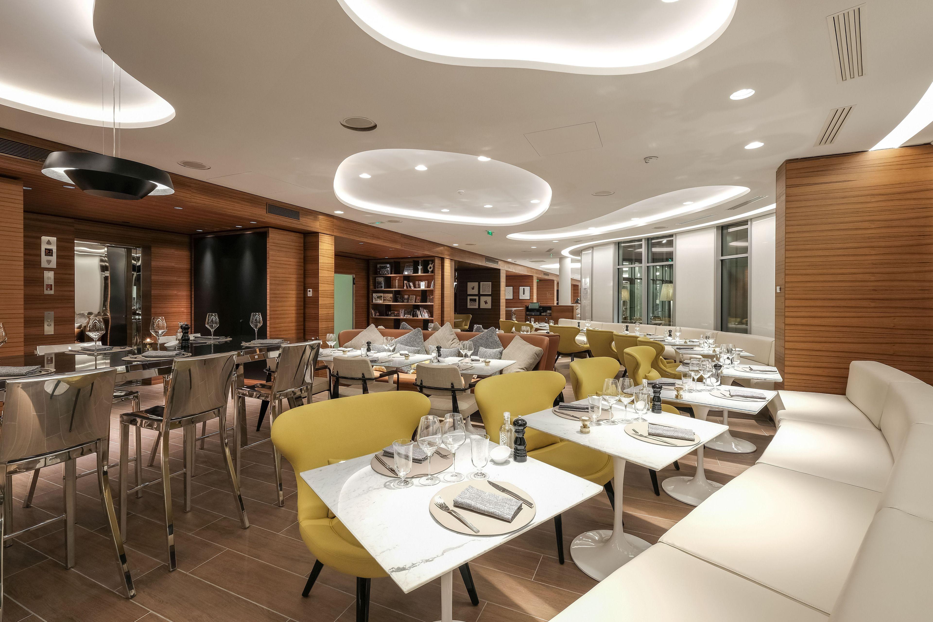 Renaissance Republique & Paris