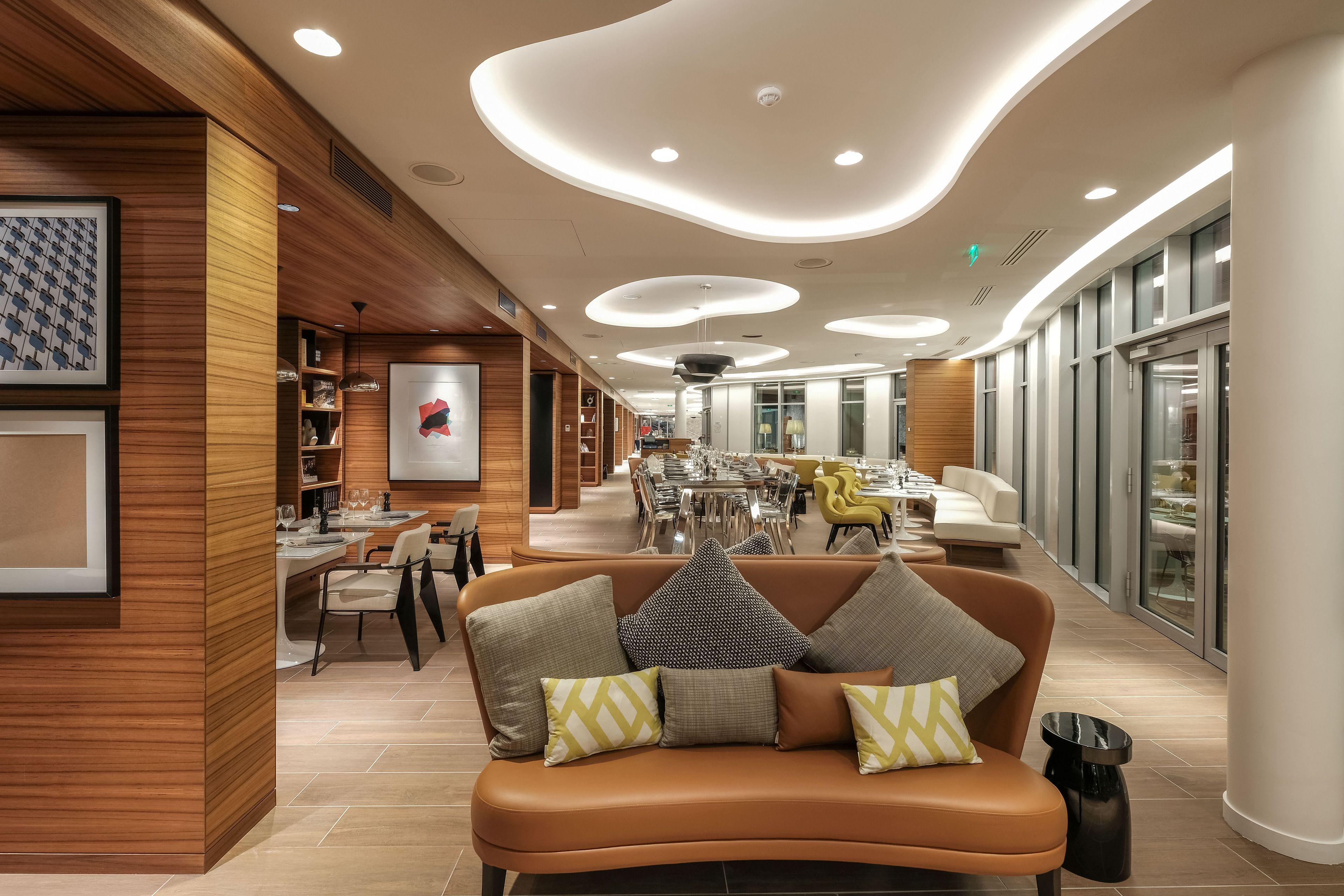 Renaissance Republique & Paris