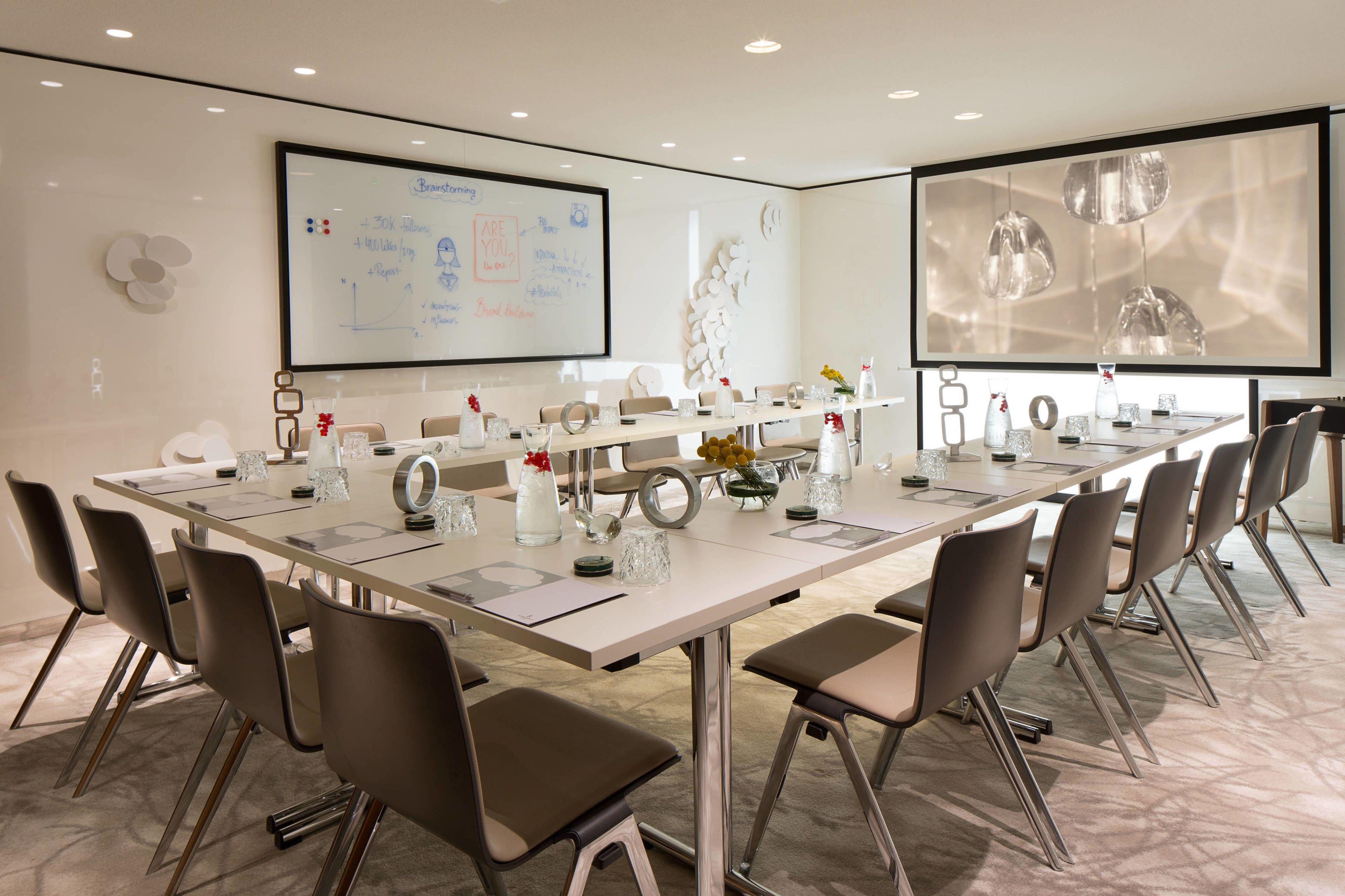 Renaissance Republique & Hotel 5*