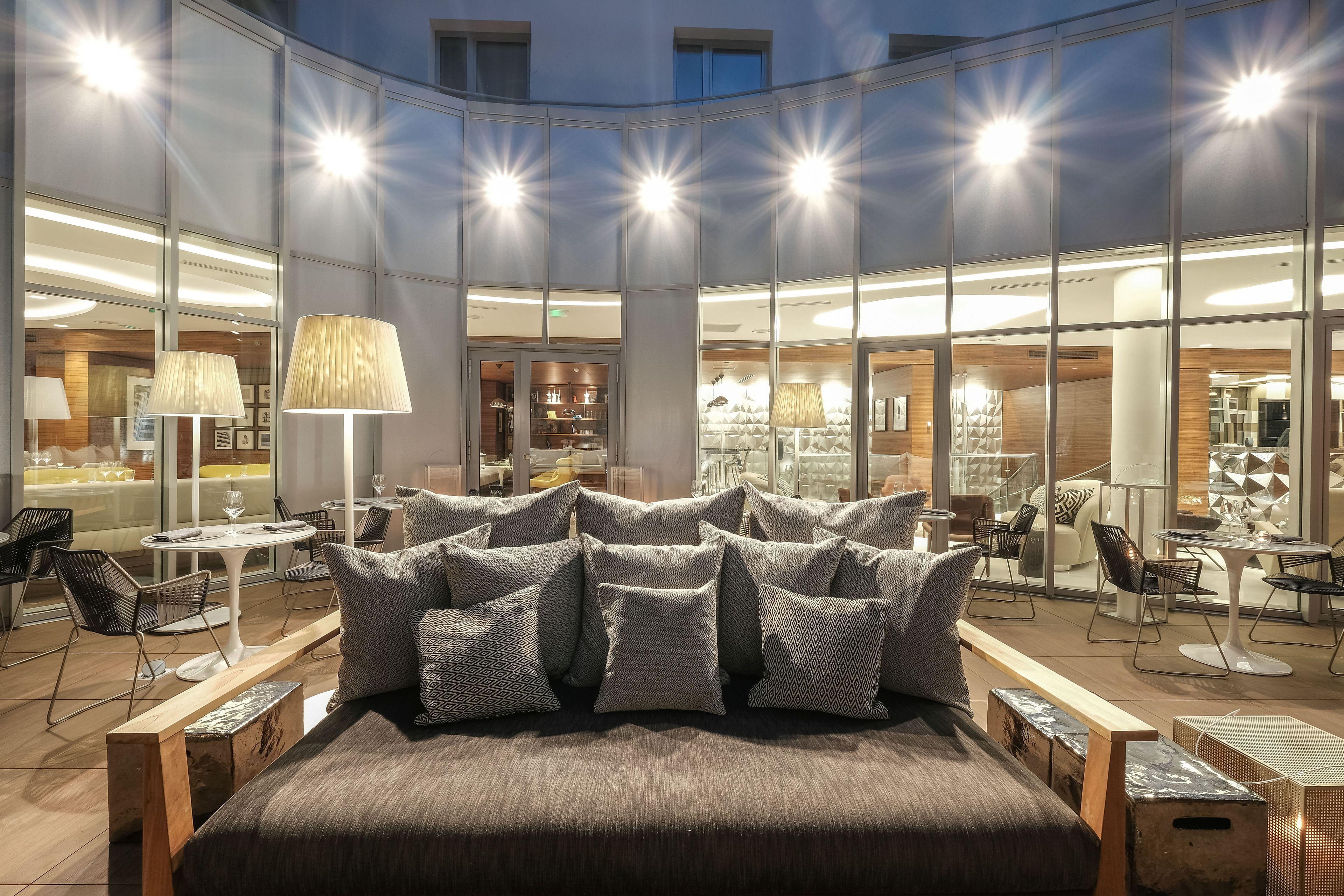 Renaissance Republique & Paris