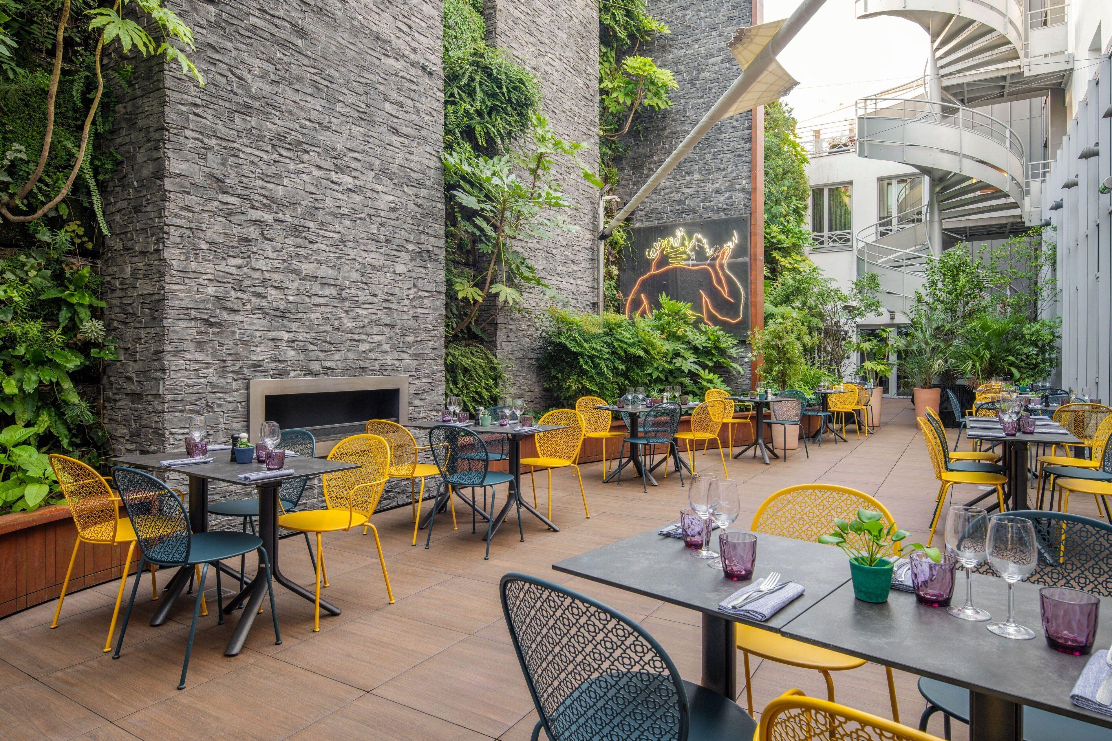 Hotel Renaissance Republique &