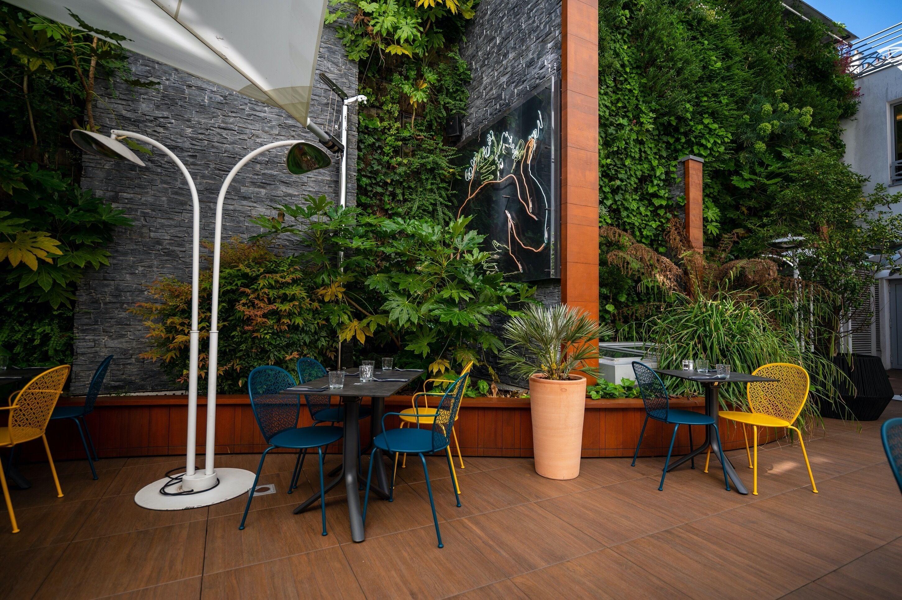 Renaissance Republique & Hotel 5*