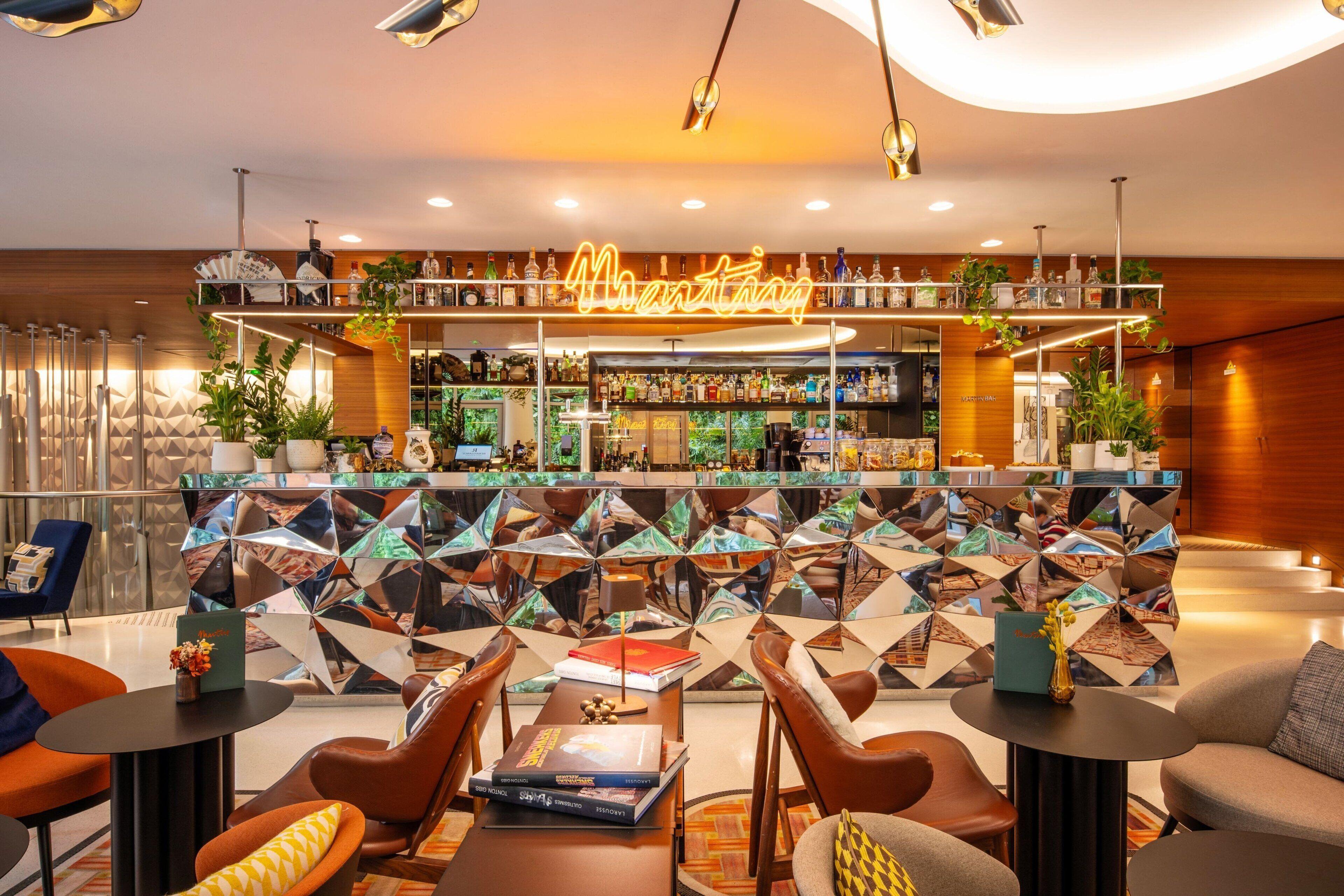 Renaissance Republique & Paris