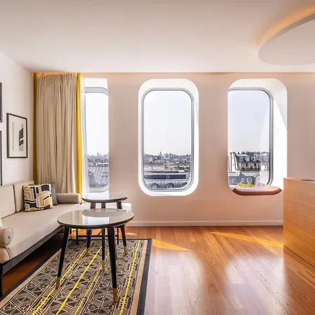 Hotel Renaissance Republique &