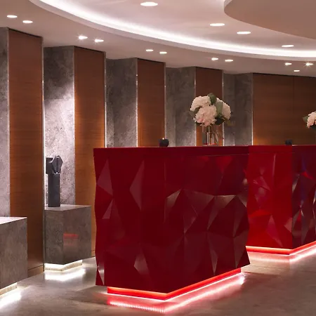 Hotel Renaissance Republique & Parigi